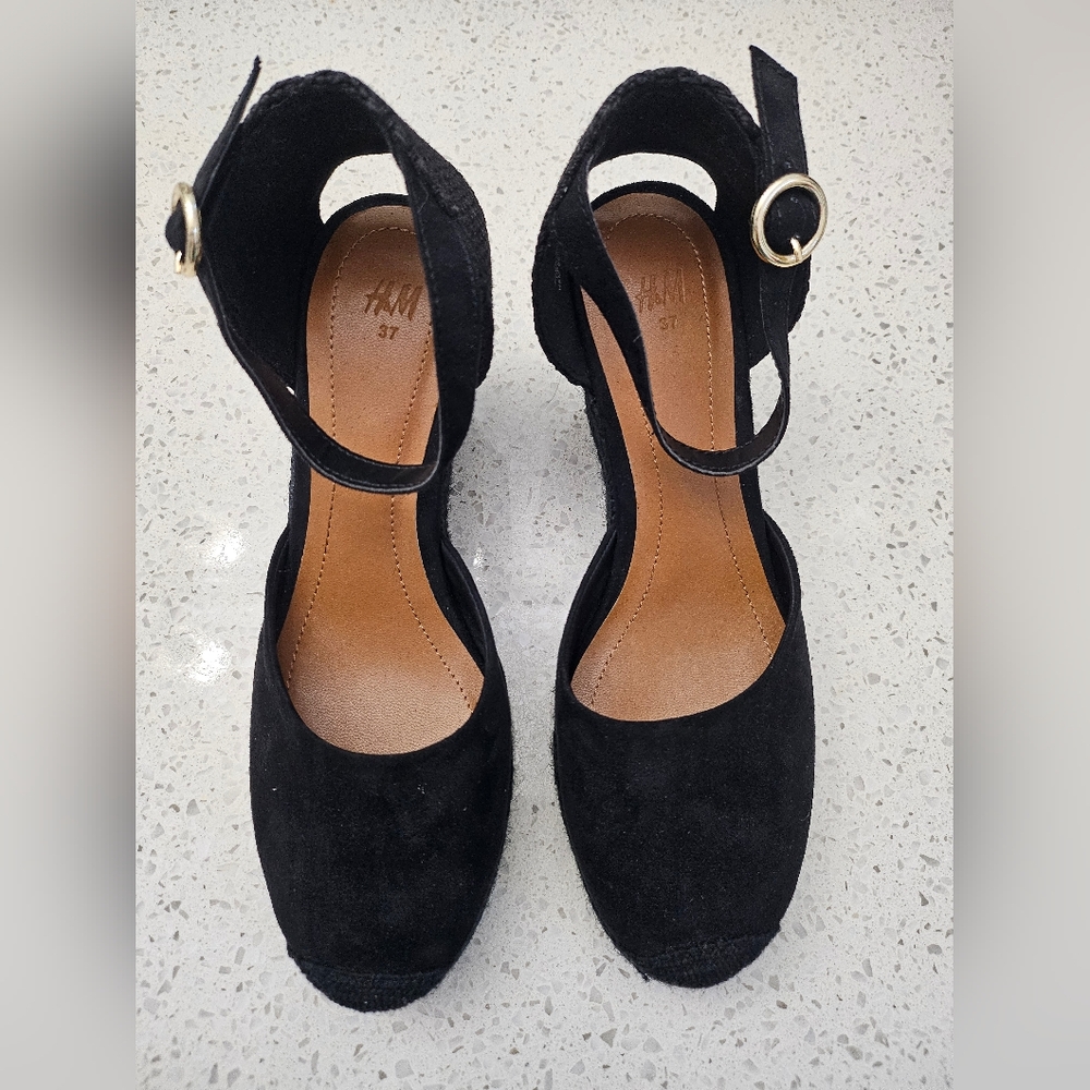 Women's Faux Suede Wedge Sandals NWOT